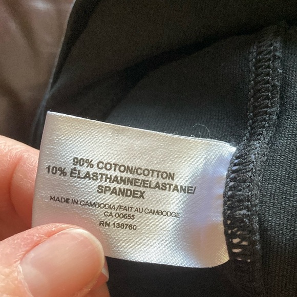 Thyme Maternity Black Capri Pants with Stretchy Waistband - Picture 10 of 10